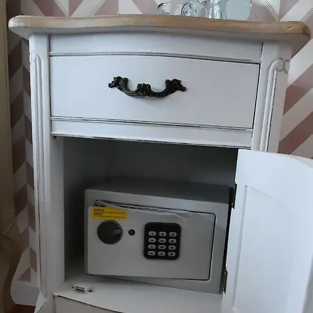 Smiling Places - In 4*