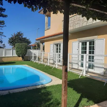 Smiling Places - In Couette-café Labruge