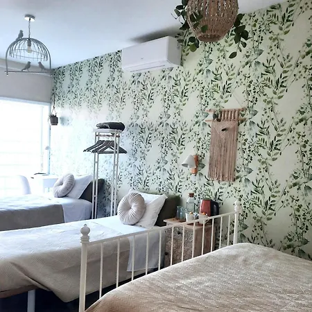 Bed & Breakfast Smiling Places - In Labruge