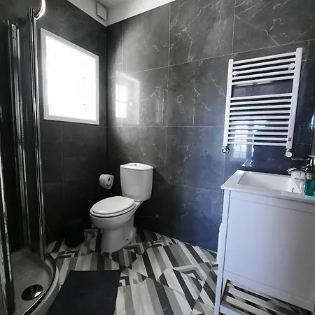 Smiling Places - In Labruge