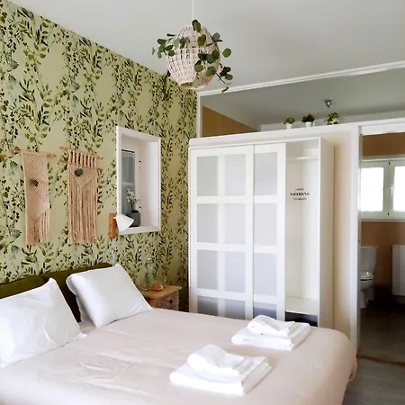 Smiling Places - In 4*