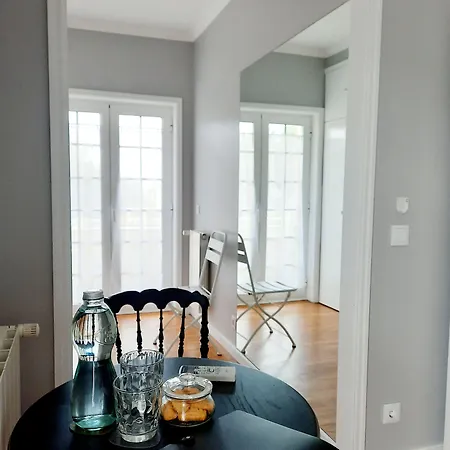 Smiling Places - In Couette-café