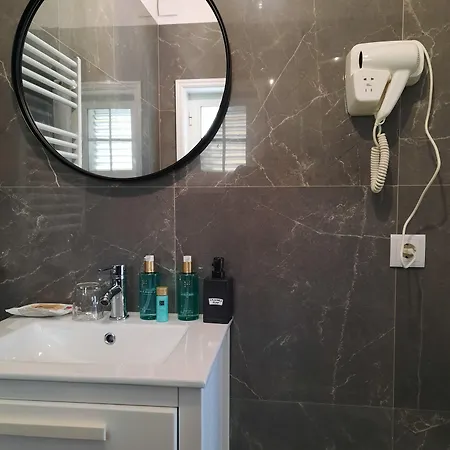 Smiling Places - In Labruge