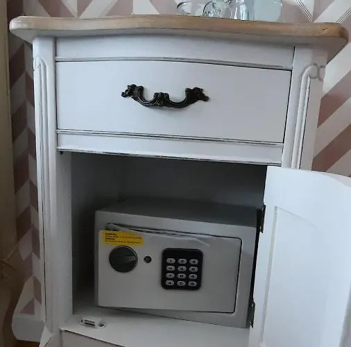 Smiling Places - In 4*