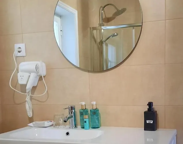 Smiling Places - In Labruge