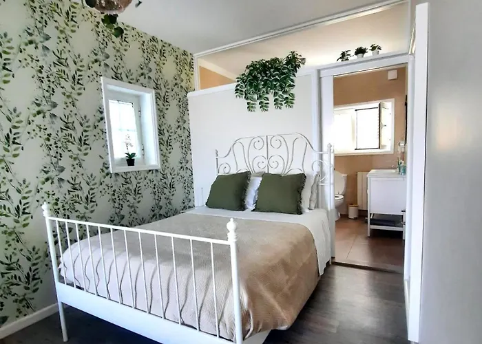 Smiling Places - In 4*