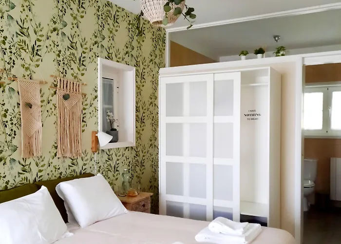 Smiling Places - In 4*