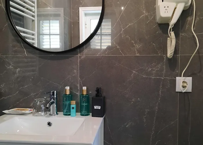 Smiling Places - In Labruge